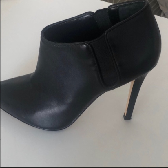 Ivanka Trump black pointy toe healed bootie - Picture 2 of 3